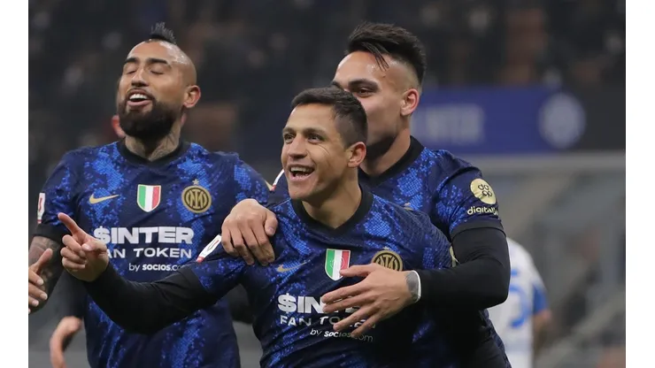 Arturo Vidal y Alexis Sánchez quieren volver a los abrazos en la Serie A.