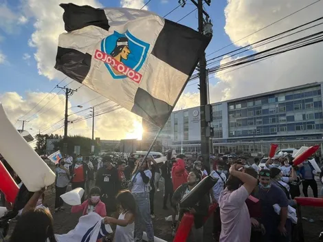 Cientos de hinchas realizan un hotelazo previo al partido con Huachipato