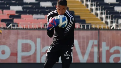 Brayan Cortés en el arco colocolino