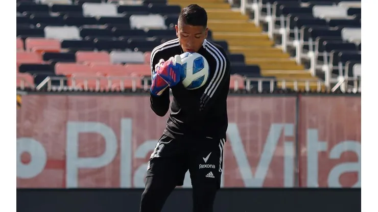 Brayan Cortés en el arco colocolino