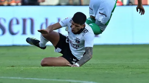 Pavez vio ante Audax una amarilla por protestar y por esta falta a Juan Cornejo.