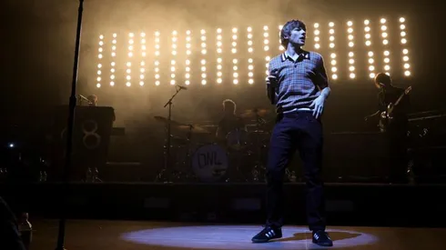 Louis Tomlinson con la camiseta de Colo Colo