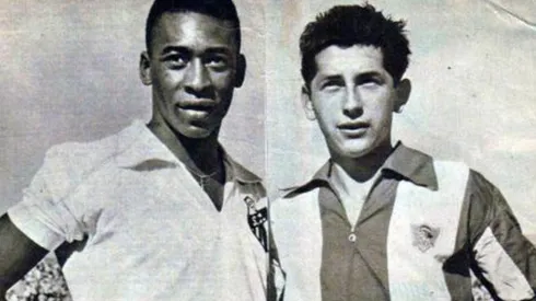 Luis Mena le regaló una camiseta de Colo Colo a Pelé.