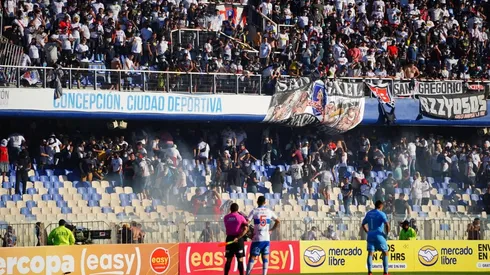 Los incidentes en el Ester Roa Rebolledo durante la Supercopa.