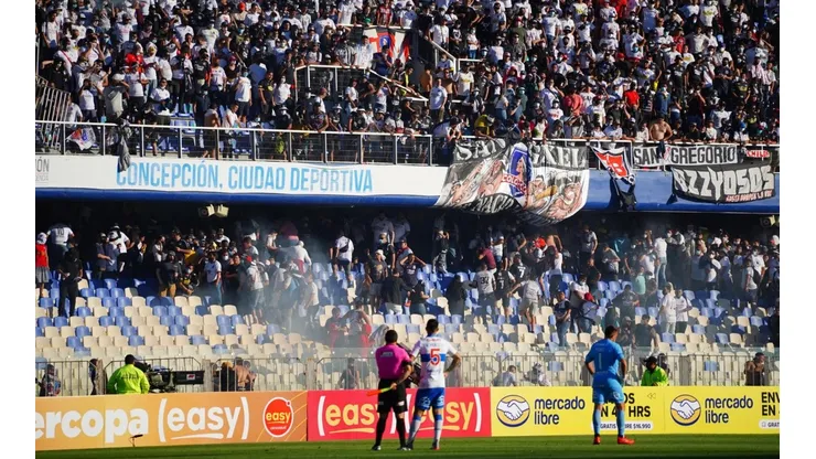 Los incidentes en el Ester Roa Rebolledo durante la Supercopa.