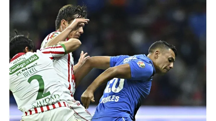 Iván Morales vio minutos en la derrota del Cruz Azul contra el Necaxa.