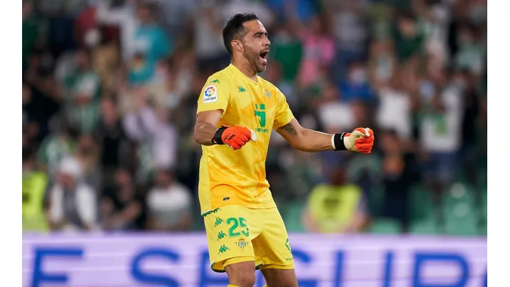 Prensa española especula con un posible regreso de Bravo a Colo Colo
