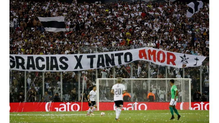 Hinchas recuerdan sus mayores locuras de amor por Colo Colo en este 14 de febrero.