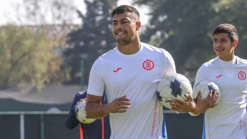 Iván Morales ya entrena con sus nuevos compañeros.