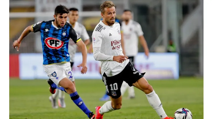 El atacante se abre un espacio en el plantel.