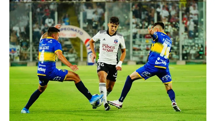 Así luce la camiseta de Colo Colo en cancha.