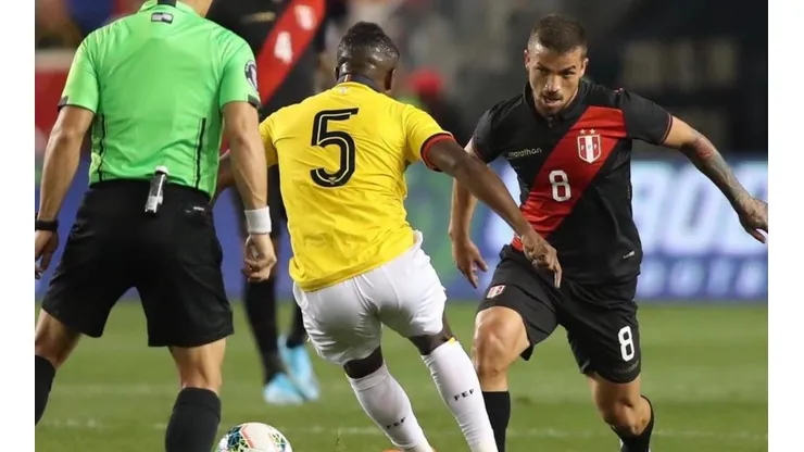Hinchas peruanos piden a gritos a Costa