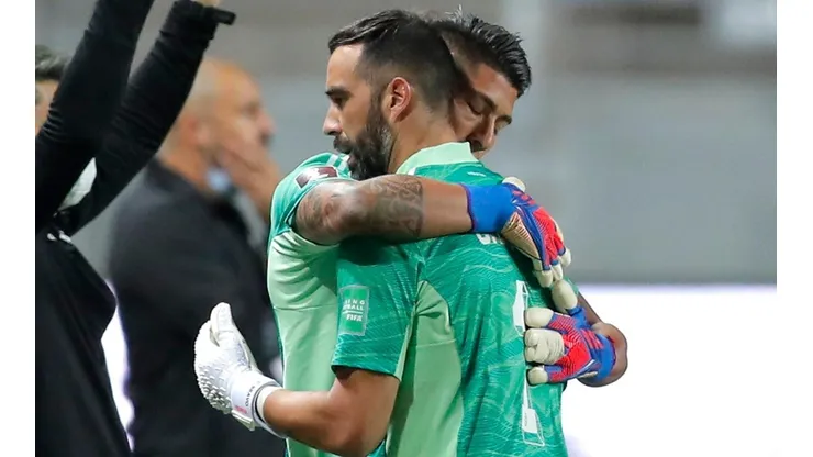 El golero de Colo Colo sustituyó a Claudio Bravo que salió con molestias