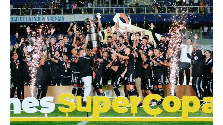 Colo Colo gritó campeón en el sur tras vencer 2-0 a la UC.
