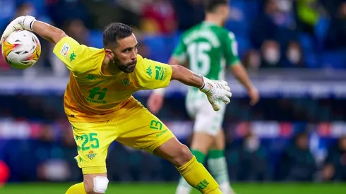 Claudio Bravo jugó los 90' minutos en sólida goleada del Betis ante Espanyol.