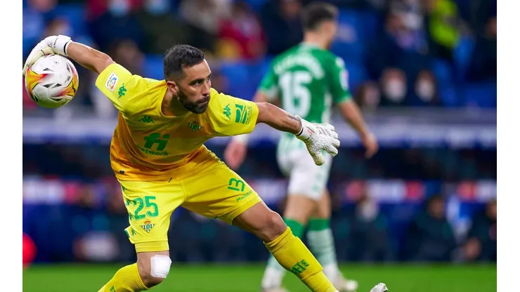 Claudio Bravo jugó los 90' minutos en sólida goleada del Betis ante Espanyol.