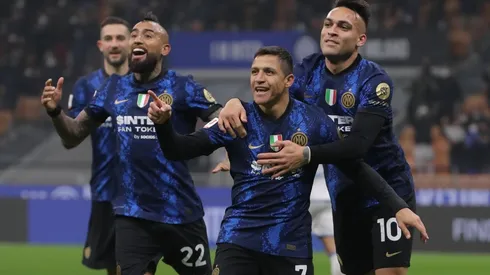 Arturo Vidal y Alexis Sánchez quieren seguir con los festejos en el Inter.