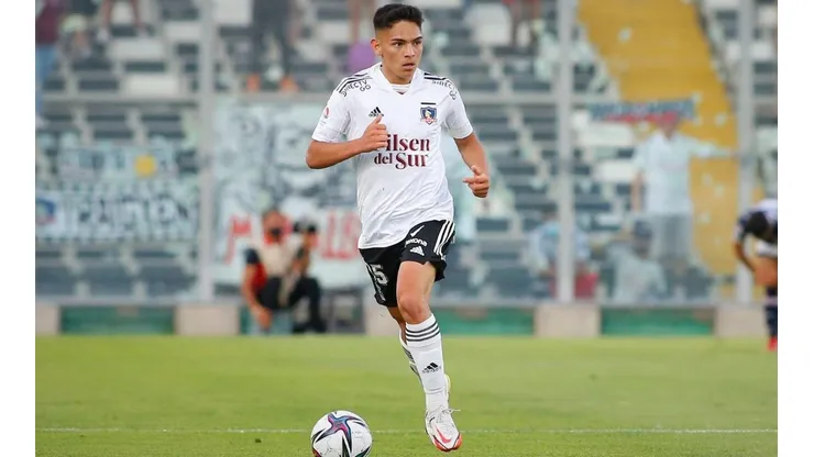El histórico defensor de la Roja llenó de flores al formado en Colo Colo