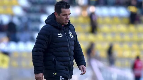 Héctor Tapia tuvo que dejar la banca de Coquimbo Unido.