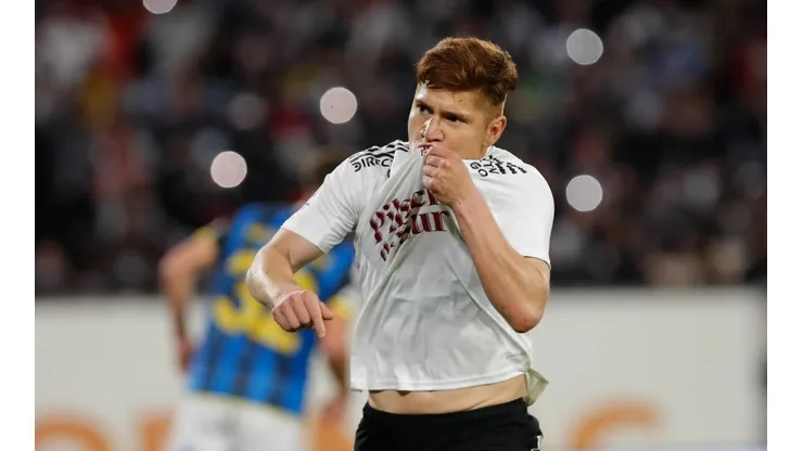 Leonardo Gil se queda en Colo Colo por tres temporadas más.