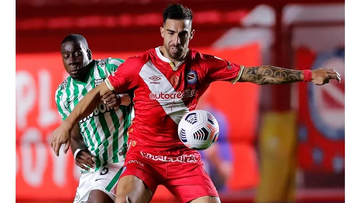 Gabriel Ávalos es sondeado por Blanco y Negro