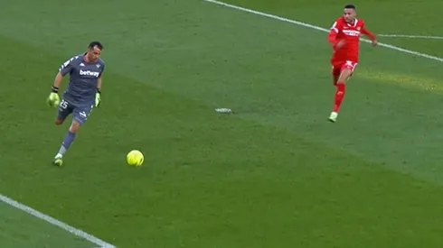 Claudio Bravo tuvo una destacada actuación en el clásico de Sevilla.