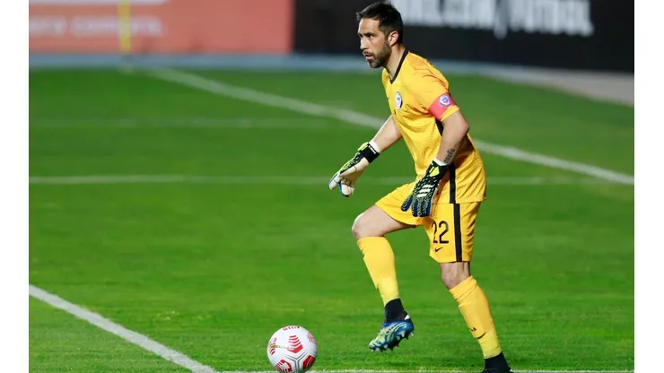 El portero de La Roja retornó a los entrenamientos en España.