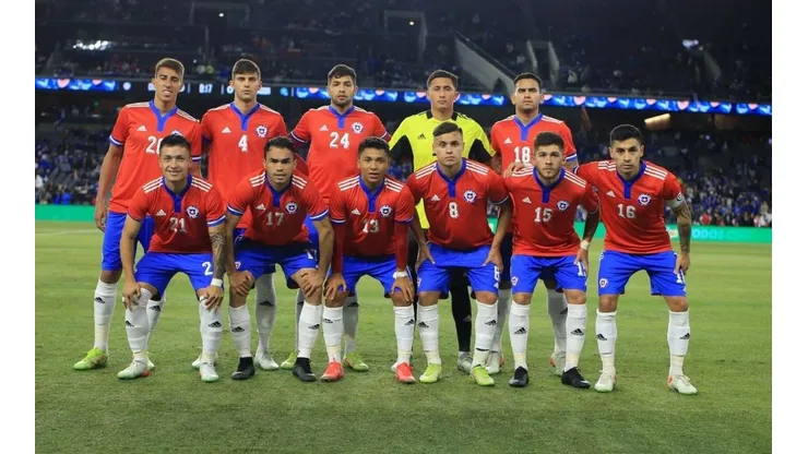 Claudio Bravo aplaude a La Roja