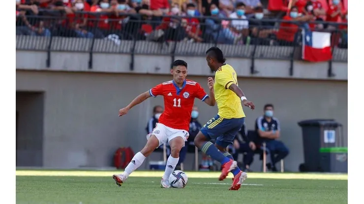 El volante de 18 años es pura felicidad tras su gran desempeño con la Roja