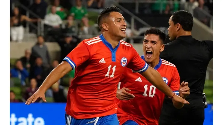 Iván Morales fue uno de los buenos valores de la Roja en el empate con México.