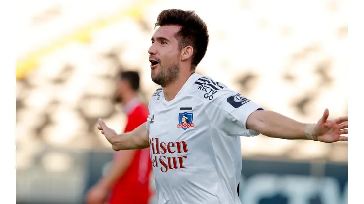César Fuentes firmó su renovación con Colo Colo.