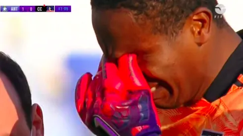 El portero formado en casa vio la roja y se fue entre lágrimas de la cancha