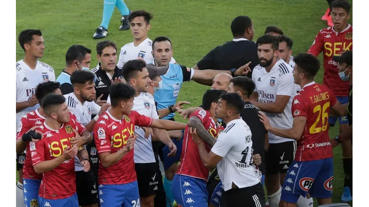 El volante pidió disculpas tras el altercado ante los jugadores albos