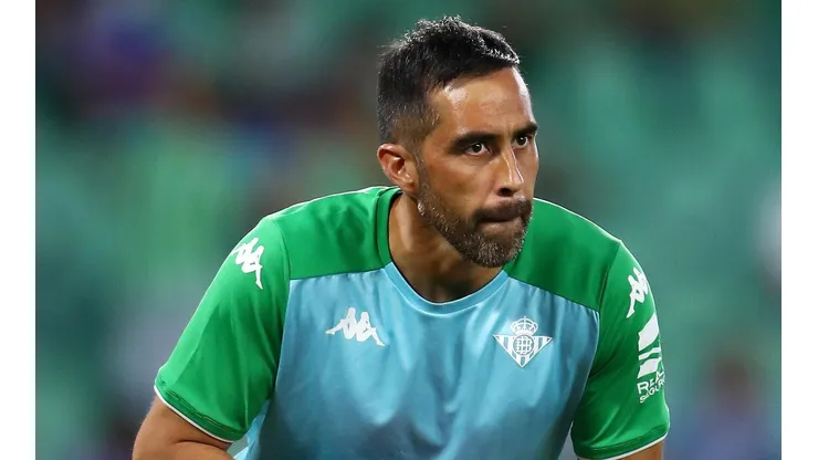En el Betis están felices con el rendimiento de Claudio Bravo.