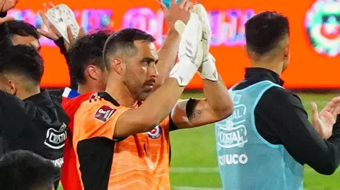 Claudio Bravo llama a seguir creyendo en el equipo.