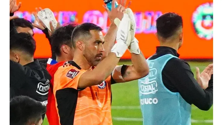 Claudio Bravo llama a seguir creyendo en el equipo.