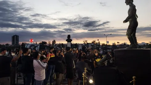 ¡Una estatua para Chamaco!