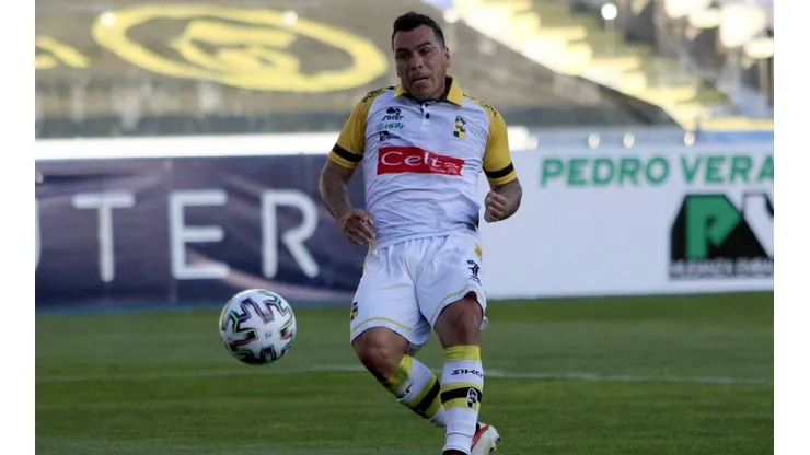 Paredes no quiere rendirse y estira su carrera un año más antes del retiro.
