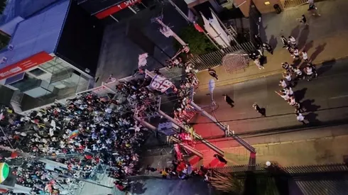 Cientos de hinchas llegaron hasta el Hotel Diego de Almagro para apoyar a Colo Colo