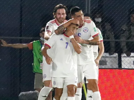 ¡Gol de Chile! El arquero paraguayo mete la pelota en su arco para el 1-0