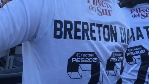 Brereton Díaz y su camiseta del Cacique