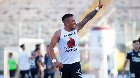 La celebración de Javier Parraguez en el clásico ante la UC.