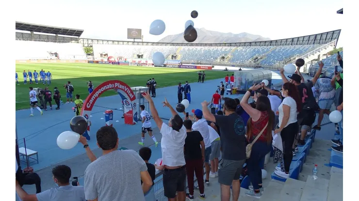 Cientos de hinchas llegaron a Rancagua para ver al Cacique
