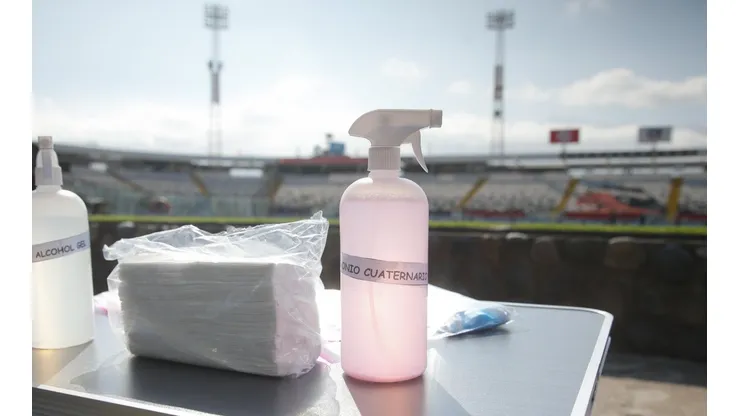 Seremi de Salud visita el estadio Monumental.