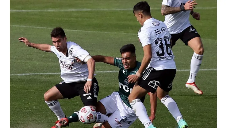 ¿Pueden jugar los contactos estrechos contra Wanderers?
