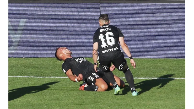El goleador festejando su conquista.