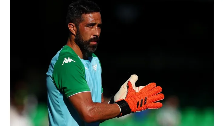 El portero inició como suplente esta temporada 2021-22 en España.