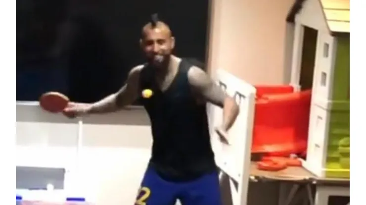 El formado en Colo Colo también la rompe en el tenis de mesa