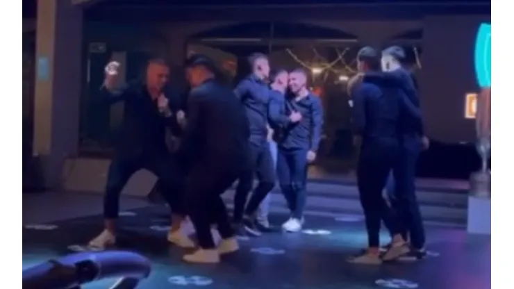 Javier Parraguez hizo cantar a todos los que llevaban la camisa negra.
