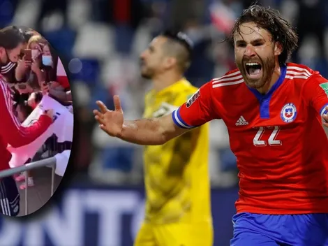 El video definitivo: Ben Brereton firma una camiseta de Colo Colo